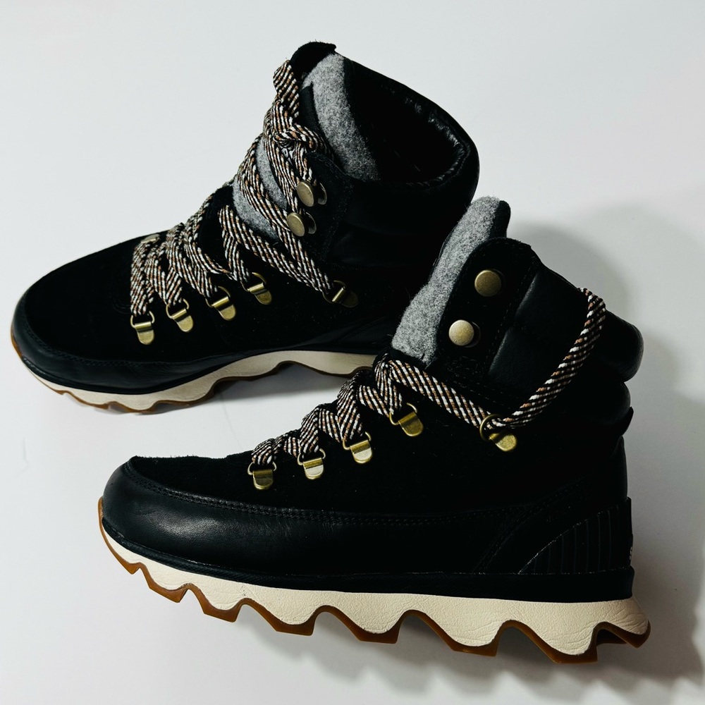 Sorel Kinetic Conquest Boots - Picture 2 of 4